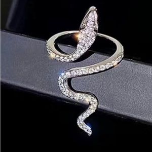 ⭐️Gothic Rhinestones Open Snake Ring Adjustable AnimalRing for Men Women Fashion
